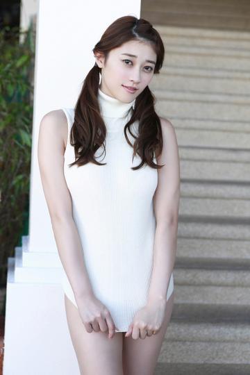 果园里的女孩